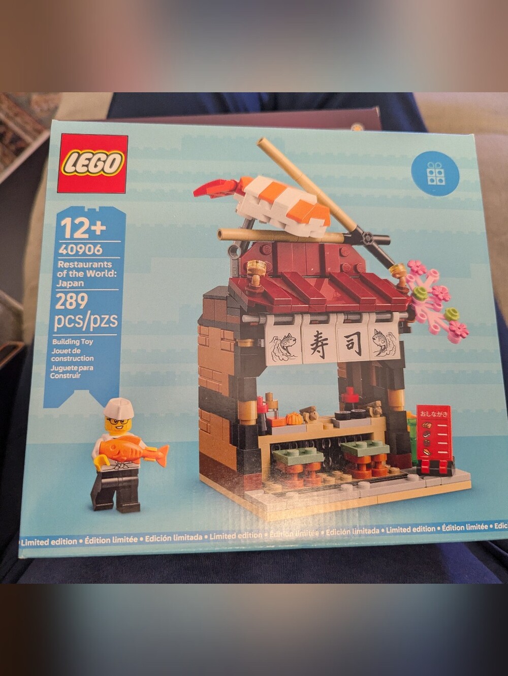 LEGO Sushi Stall Building Set - Red, Brown, Tan, White, Orange, Green
